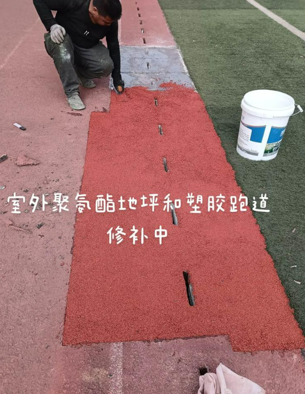 利国镇球场地面翻新维修，核心是先诊断破损